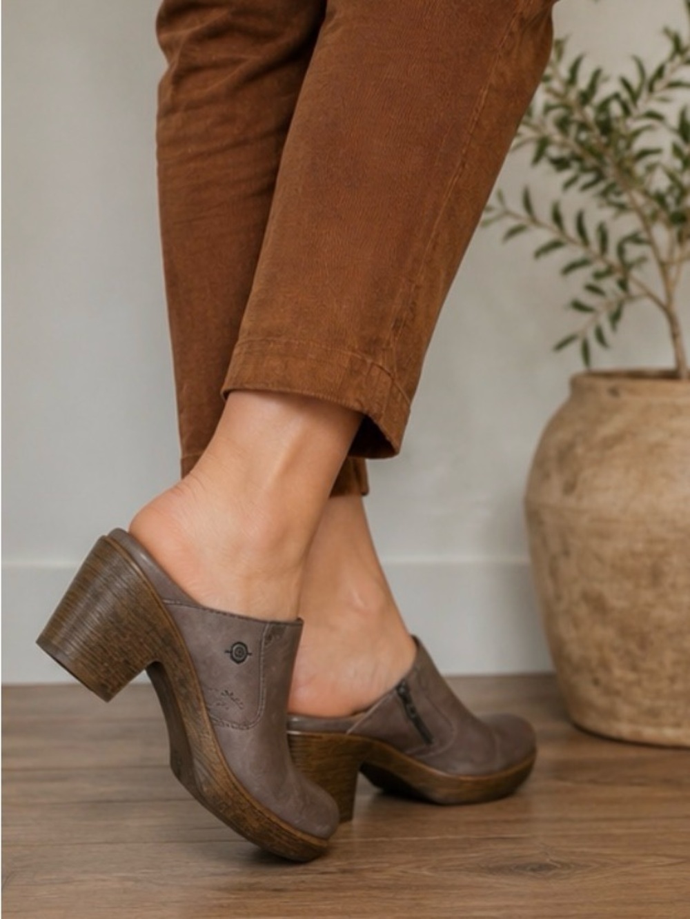 BORN Haledon Leather Clog Mules Brown Pewter Woodgrain Heel Comfort Shoes 7 EU38 - Picture 2 of 13